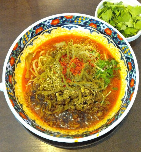 「汁なし麻辣担々麺 950円＋パクチー 100円」@China kitchen 和華の写真