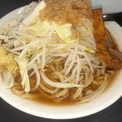 小ラーメン400g(900円)、ニンニクアブラ