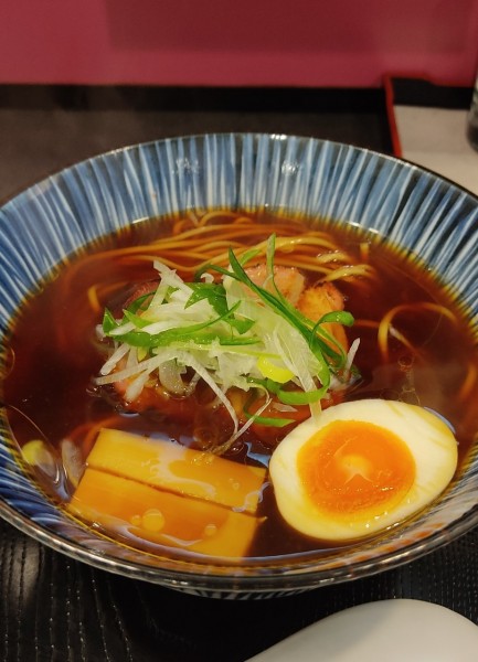 「丸鶏たまり醤油らぁ麺」@らぁ麺 幸跳の写真
