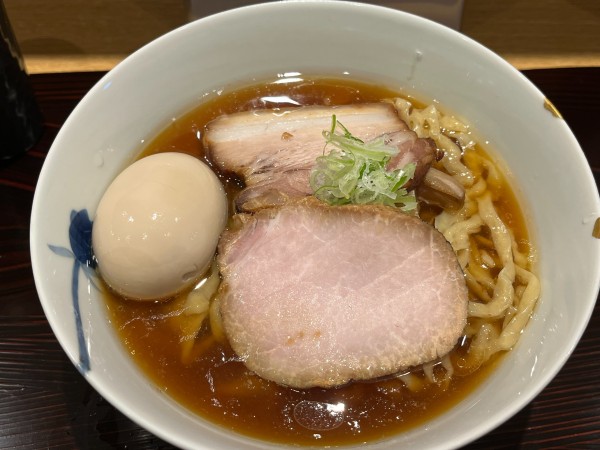 「醤油＋味玉」@麺 みつヰの写真