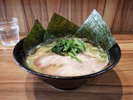 「豚骨醤油ラーメン」@叩き豚骨本家 麺屋鎌田の写真