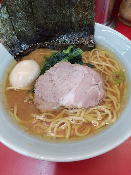 「ラーメン並(朝ラー味玉付き)」@横浜ラーメン 武蔵家 大宮店の写真