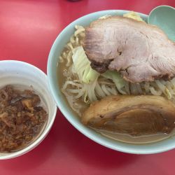 ラーメン(ニンニクショウガ)¥900 +ブタ入りアブラ¥70