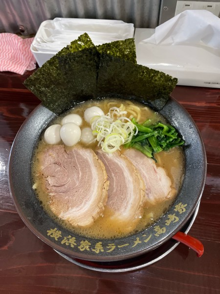 「チャーシューメン＋大盛＋ウズラ玉子」@横浜家系ラーメン 高崎家の写真