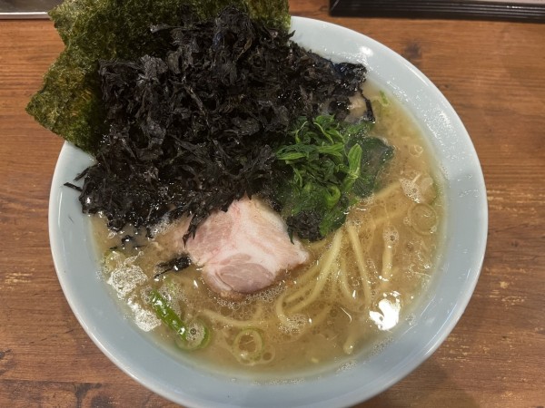 「らーめん(並)780円＋岩のり120円」@横濱家系らーめん 元喜家 金沢店の写真