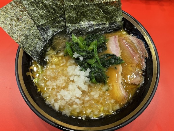 「ラーメン750円＋たまねぎ80円」@横浜家系総本山 吉村家直系店 ラーメン内田家の写真