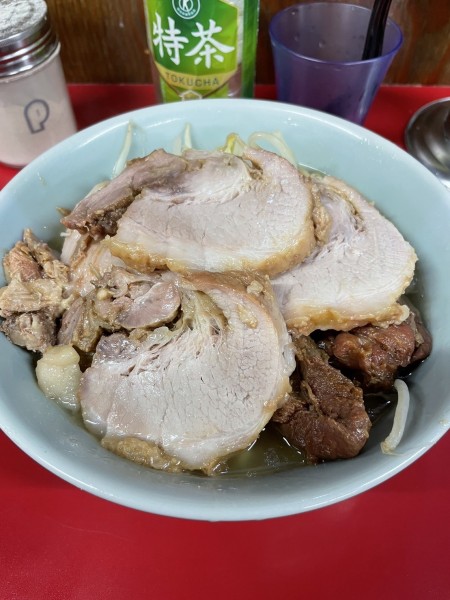 「ラーメン豚入り（麺半分）¥1,000」@ラーメン二郎 新潟店の写真