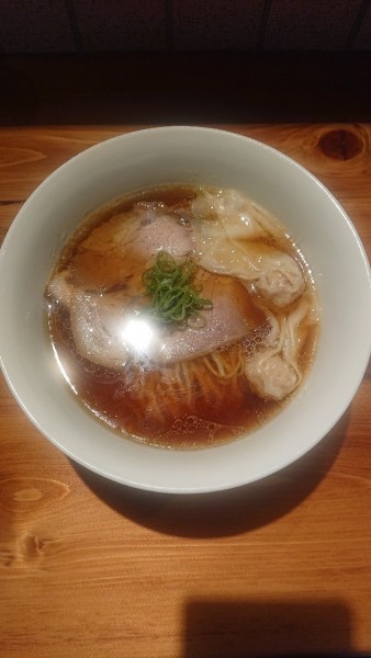 「ワンタン醤油らぁめん」@麺 ふじさきの写真