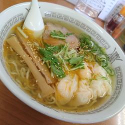 エビしおワンタンメン 950円