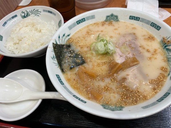 「豚骨ラーメンセット」@日高屋 キュービックプラザ新横浜店の写真