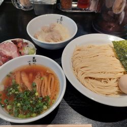 ワンタンつけそば(醤油)+刻み叉焼+ワンタン3個+味付玉子