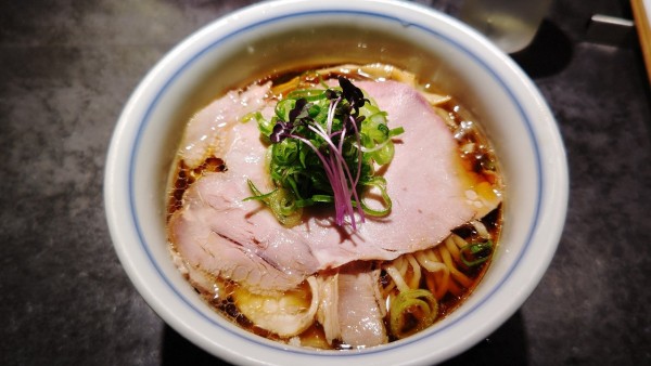「REGULAR（醤油ラーメン）」@駄目な隣人 新宿店の写真