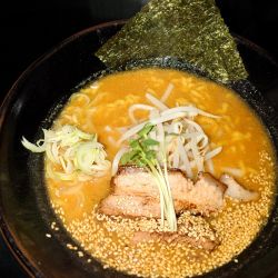 味噌󠄀ラーメン　中　880円