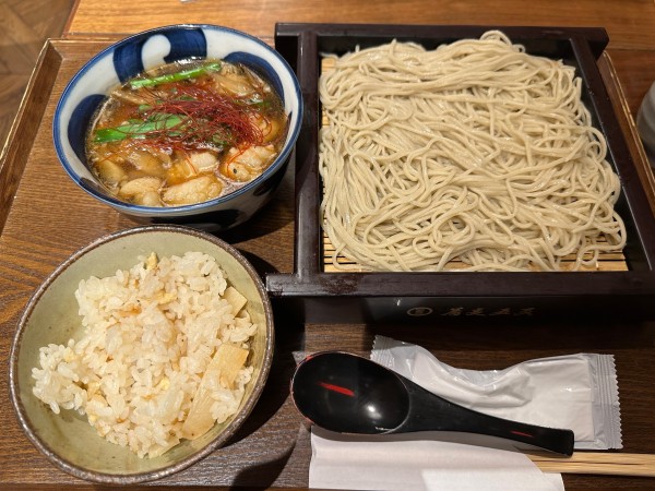 「牛もつの辛味つけ汁せいろ(1190円)」@蕎麦五反の写真