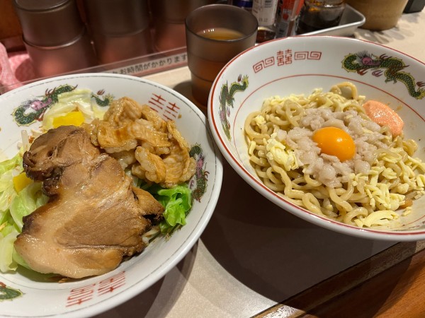 「まぜそば ホルモン追加」@DEBU SOBA REPUBLIC 北部市場店の写真