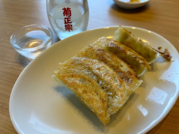 「焼餃子450円+冷酒500円+岩のり塩らーめん1000円」@青竹手打麺 王神の写真