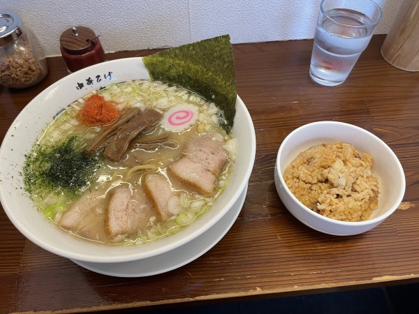 「山形辛味噌ラーメン(ランチサービス肉飯)」@中華そば 馥の写真