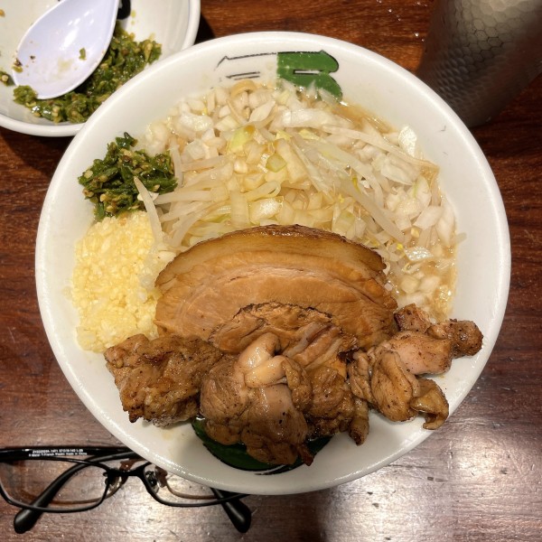 「ポン酢 ミニ＋青唐辛子＋ジャークチキン」@ラーメン 雷 東京本丸店の写真