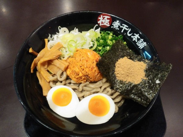 「特製煮干しまぜそば　850円」@極煮干し本舗 久喜店の写真