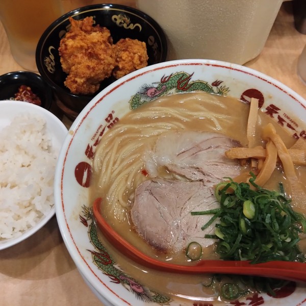 「こってり唐揚げ定食1240円、生ビール570円」@天下一品 水道橋店の写真