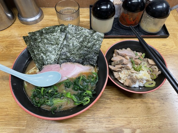 「のり・ほうれん草ラーメン＋賄い飯」@麺家 紫極の写真