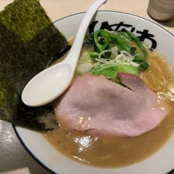 らーめん（モモ）800円