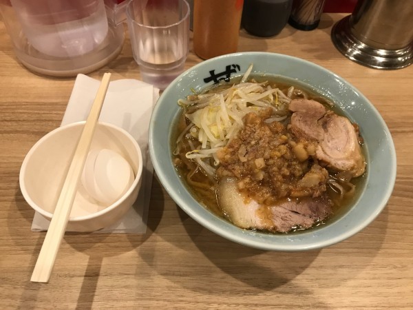 「らーめん（半分）」@ラーメンきずな 奉還町店の写真