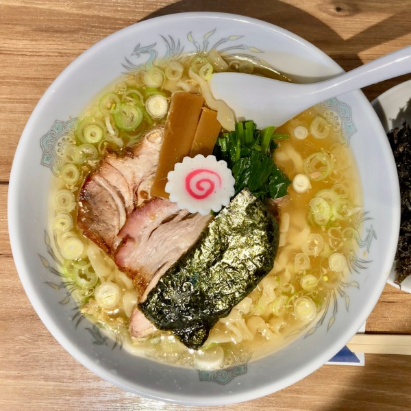 「しおラーメン¥850+極太手もみ麺¥50+バラのり¥60」@Ginger Village 村岡屋の写真