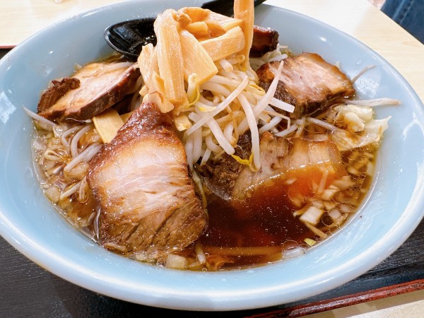 「黒野菜チャーシュー麺」@麺屋ことぶき ユニモちはら台店の写真