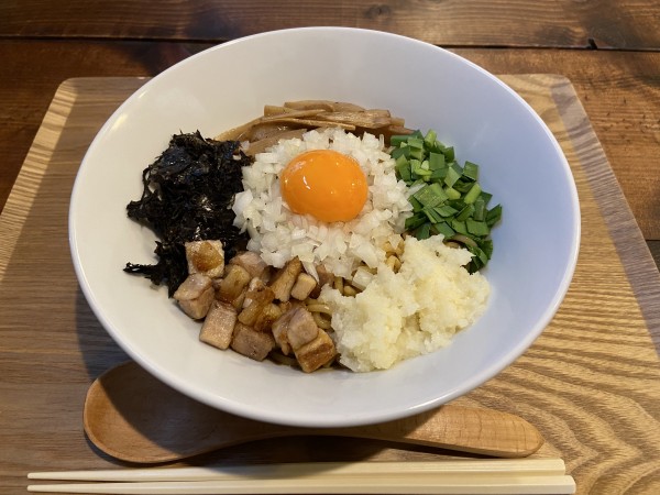 「醤油まぜそば(850円)」@ニチハンメラの写真