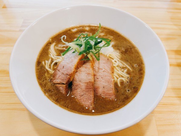 「濃厚煮干ソバ 肉入り」@煮干ソバと米 今日の1番の写真