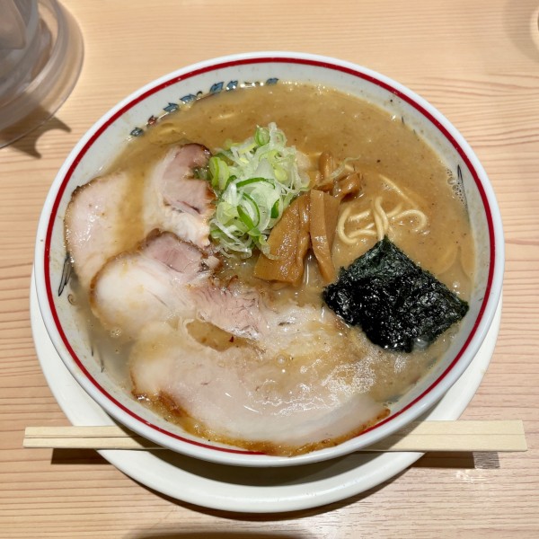 「とろり　930円」@東京煮干し らーめん 玉 東京駅店の写真