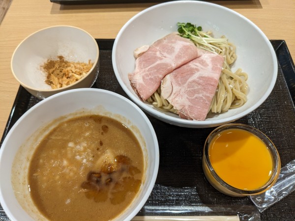 「濃厚平打ちつけ麺＋プリン」@つけ麺 平 ビバモール蕨錦町店の写真