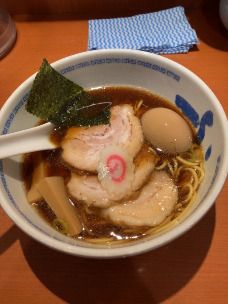 「スペシャルらーめん醤油　1000円」@たけちゃんにぼしらーめん 調布店の写真