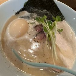 塩白湯ラーメン