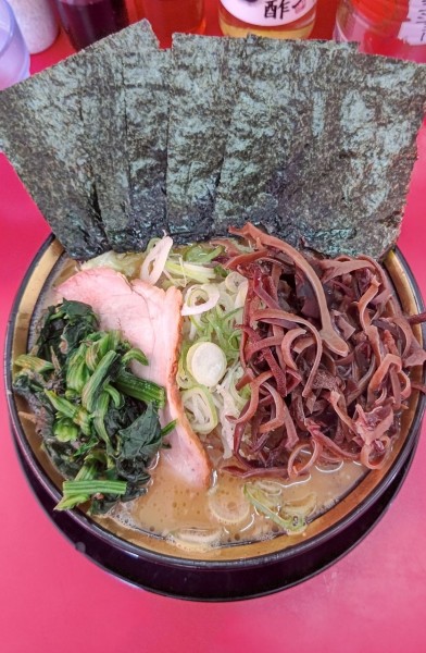 「醤油豚骨ラーメン」@家系ラーメン 王道 いしいの写真
