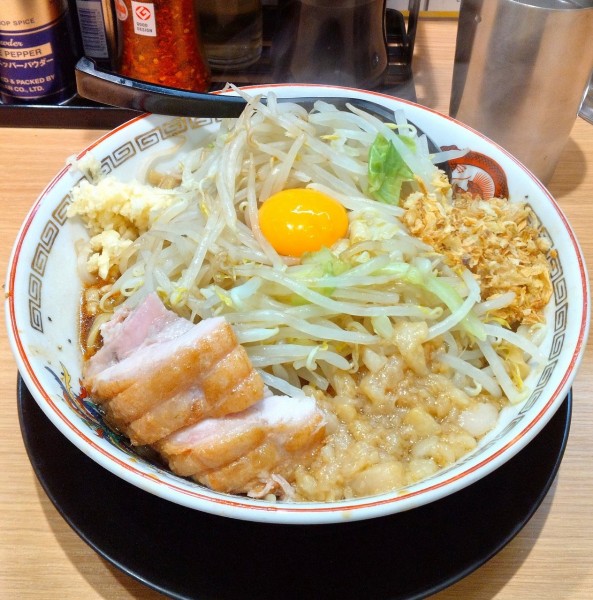 「小ラーメン 850円＋汁なし 100円」@豚山 武蔵小杉店の写真