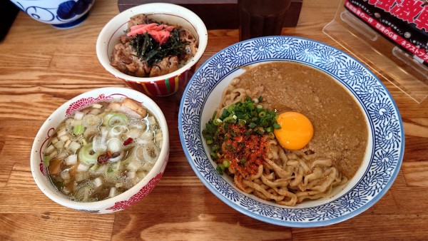 「【限定】かま玉つけそば1150円+豚ばらナンコツご飯380円」@中華そば専門 とんちぼの写真