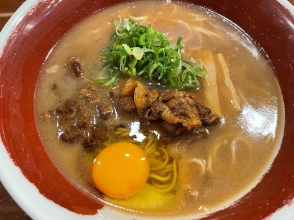 「徳島ラーメン　生たまご」@徳島ラーメン 麺王 徳島駅前本店の写真