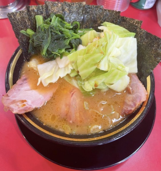 「中盛りチャーシュー麺」@家系ラーメン とらきち家の写真