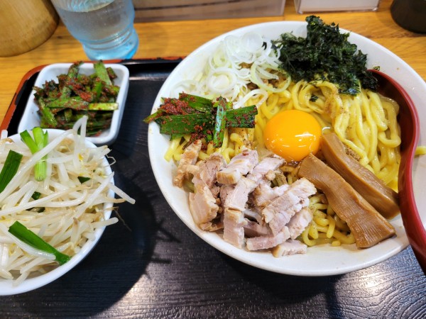 「油そば大盛(野菜大盛)+辛ニラ」@味噌麺処 花道庵の写真