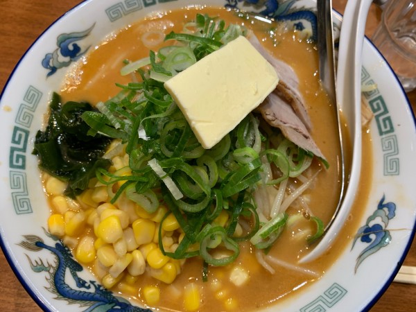 「味噌バターコーン1040円＋ネギ100円」@旭川らーめん 男旭山の写真