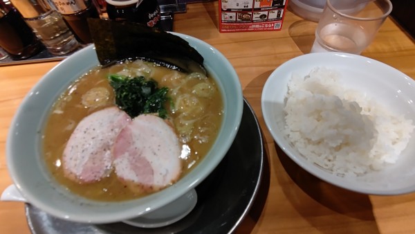 「藤崎家+ライス」@らあめん花月嵐 瀬谷南口店の写真