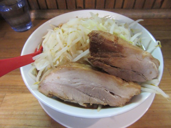 「ラーメン（９００円）＋麺増し７０円＋豚３００円」@らーめん豚の道の写真