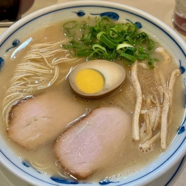 「らあめん（ふつう・こってり）＋替玉（平打ち麺）」@らあめん英 本店の写真