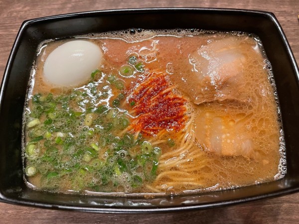 「釜だれとんこつラーメン+半熟塩ゆでたまご」@一蘭 天神西通り店の写真