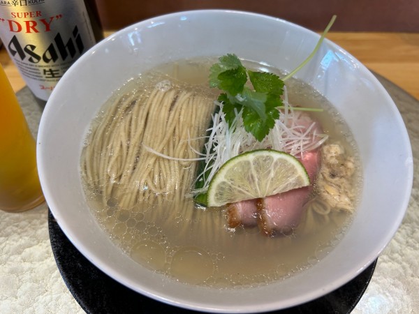 「塩中華蕎麦 900円+雲呑皿300円+ビール550円」@中華蕎麦 鳴神食堂の写真