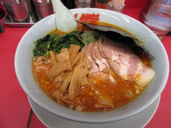 「辛味噌チャーシュー麺（１０６０円）＋ほうれん草１４０円」@ラーメン山岡家 水戸南店の写真