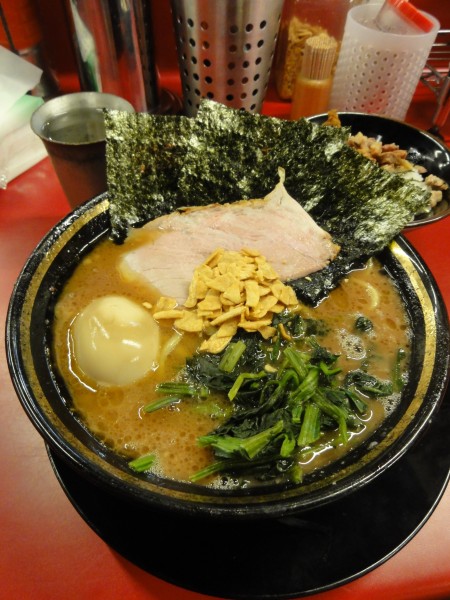 「ラーメン800円薄目」@柏 王道家の写真