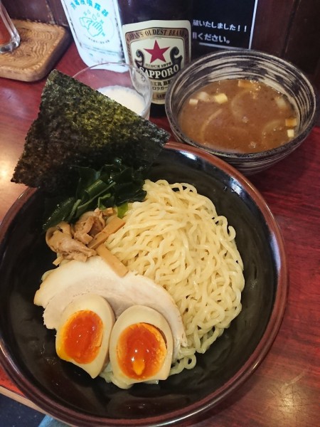 「瓶ビール( ラガー) ＋ 魚介豚骨つけ麺 ＋おつまみ玉子」@北海道らーめん ひむろ 上野店の写真